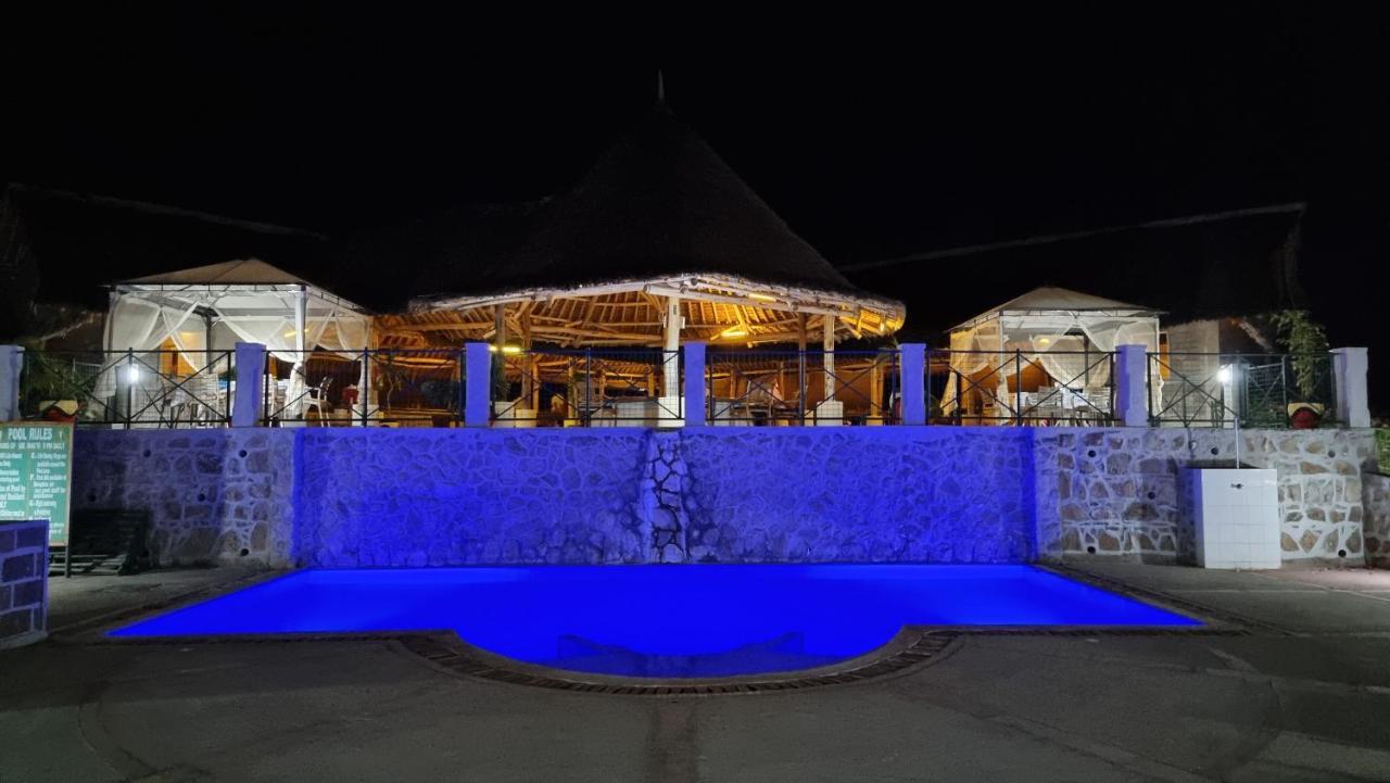 Готель Manyatta Camp Voi Екстер'єр фото