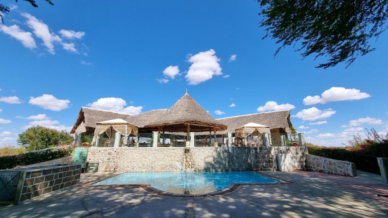 Готель Manyatta Camp Voi Екстер'єр фото