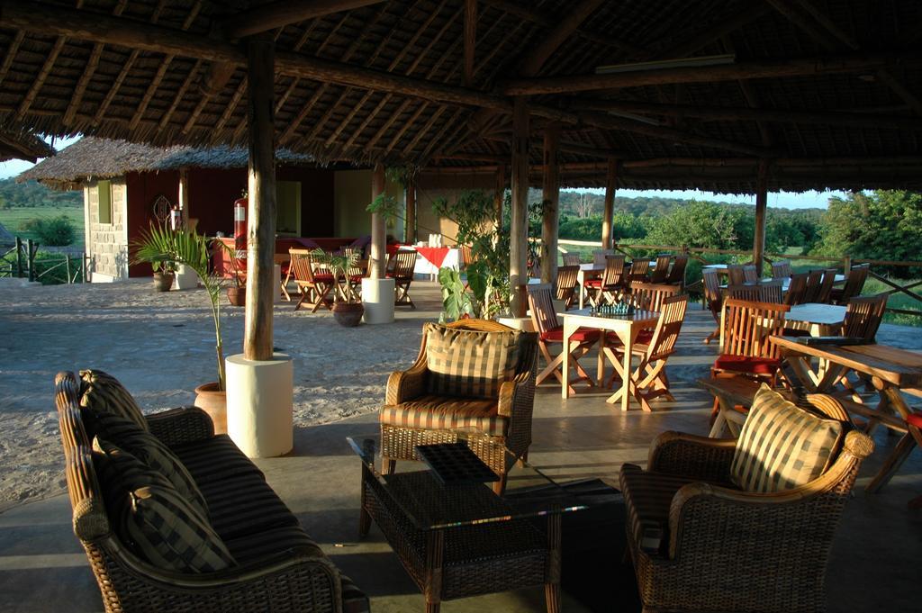 Готель Manyatta Camp Voi Екстер'єр фото