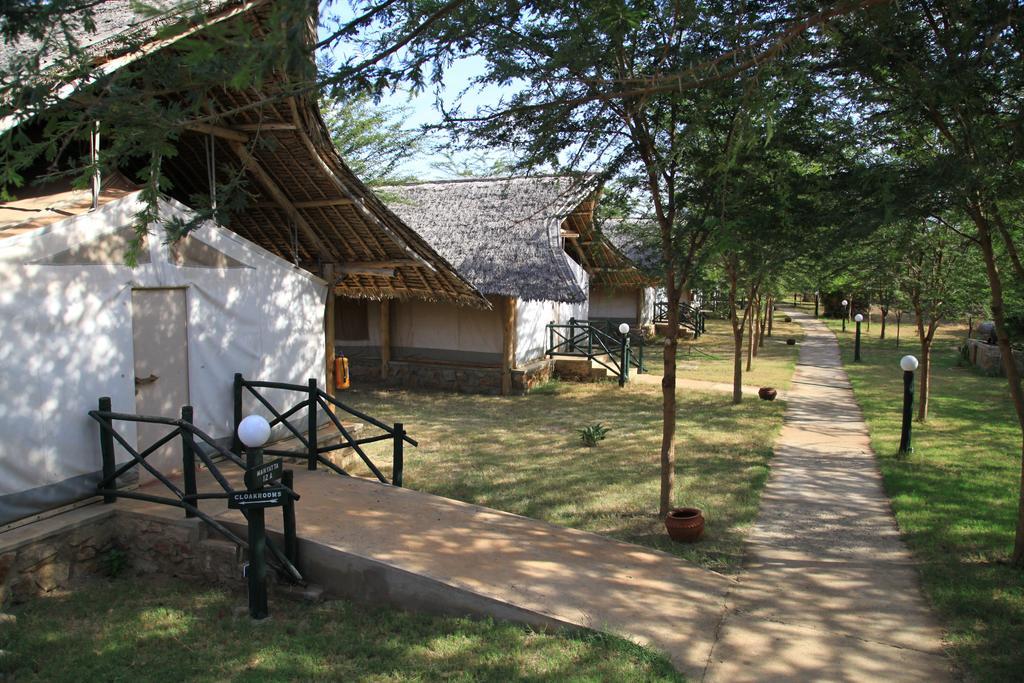 Готель Manyatta Camp Voi Екстер'єр фото