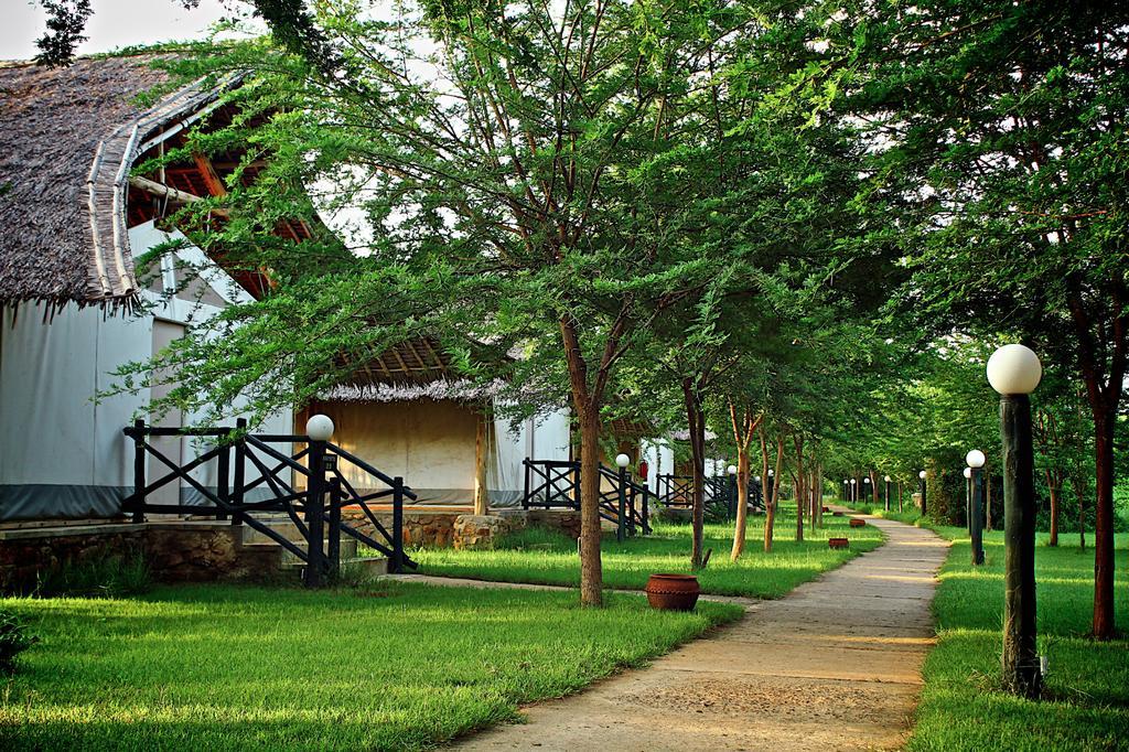 Готель Manyatta Camp Voi Екстер'єр фото