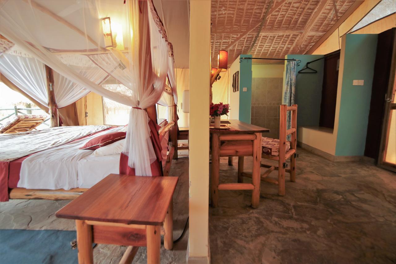 Готель Manyatta Camp Voi Екстер'єр фото